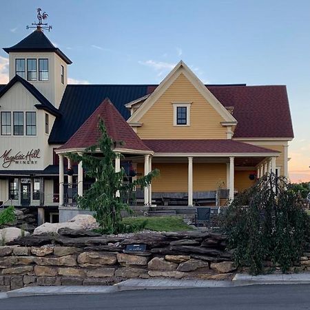 Magnetic Hill Winery Hotel Moncton Exterior foto