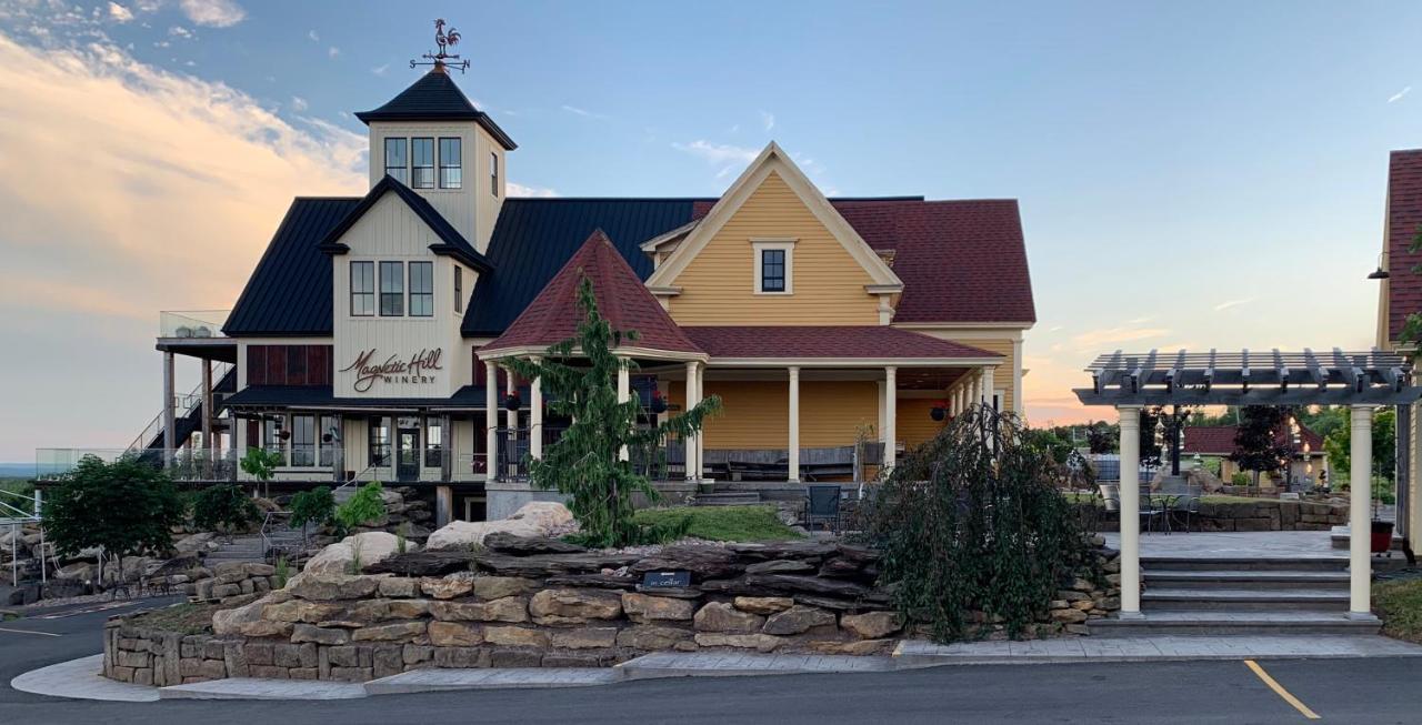 Magnetic Hill Winery Hotel Moncton Exterior foto