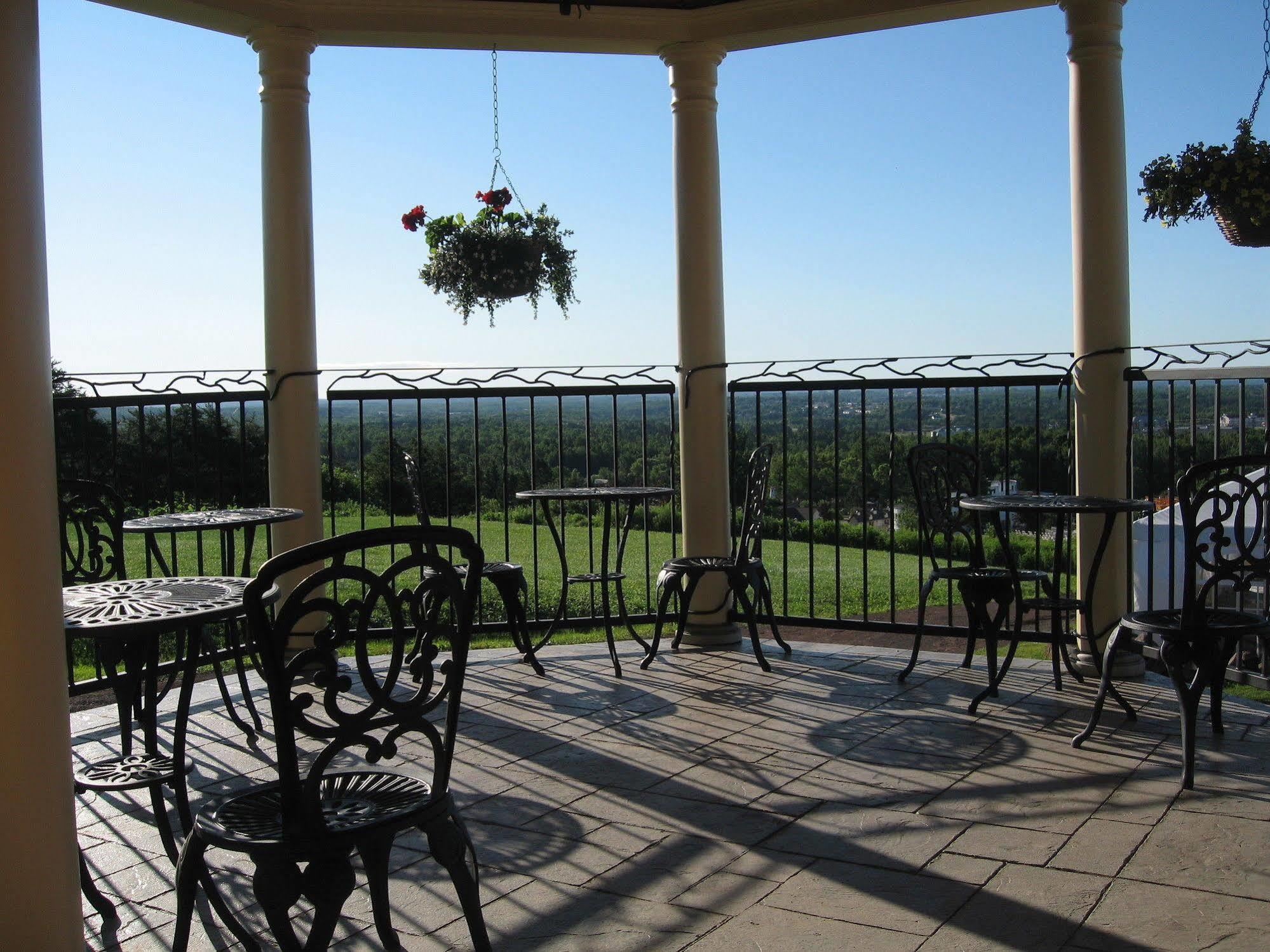 Magnetic Hill Winery Hotel Moncton Exterior foto